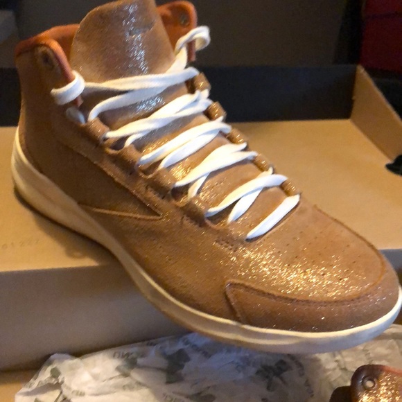 Under Armour Charged Pivot Women’s Size 7.5 - Picture 2 of 3